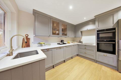 4 bedroom end of terrace house for sale, Minster Road, London NW2