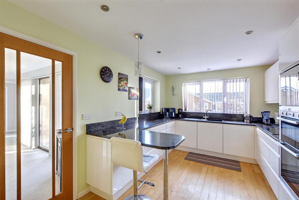 Kitchen 3.jpeg