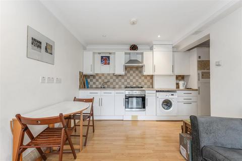 2 bedroom apartment for sale, Tower Mews, London