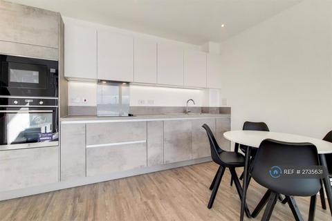 1 bedroom in a flat share to rent, Cygnet House, Barking, IG11