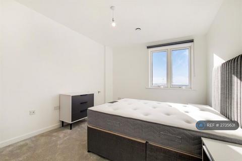 1 bedroom in a flat share to rent, Cygnet House, Barking, IG11