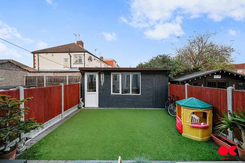 3 bedroom terraced house for sale, South Hall Drive, Rainham RM13