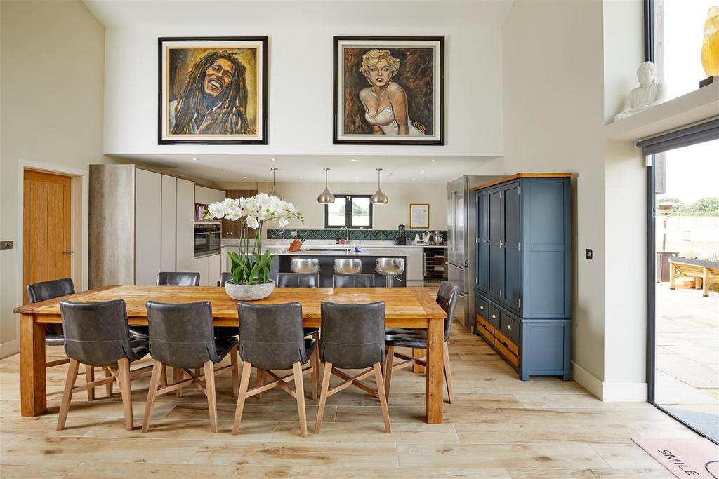 Kitchen 2.jpg