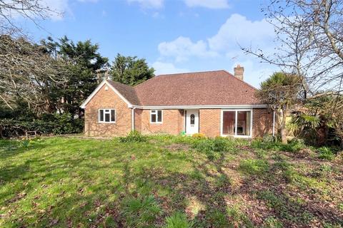 3 bedroom bungalow for sale - Elphinstone Road, Highcliffe, Christchurch, Dorset, BH23