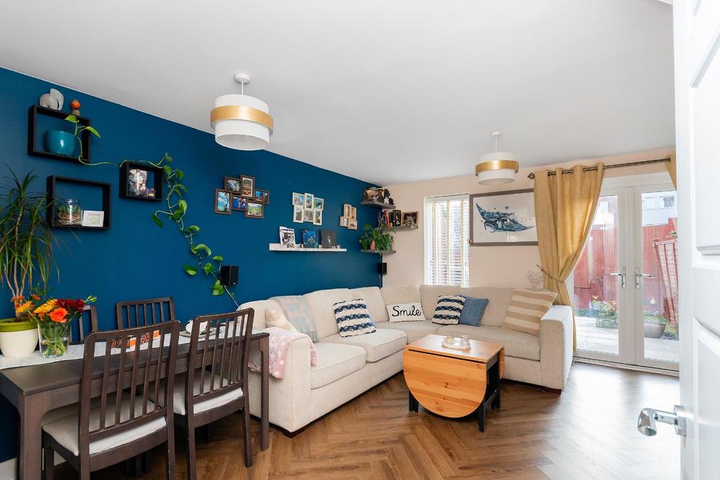 0 M8 RFP - Living Room C.jpg