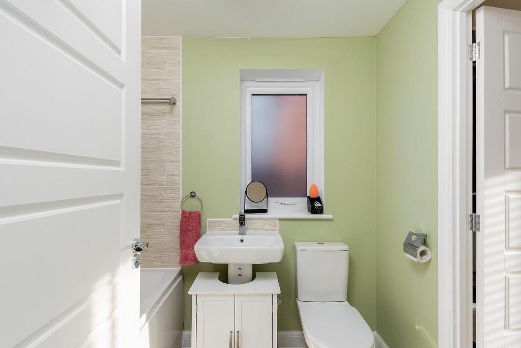 0 M8 RFP - Bathroom C.jpg