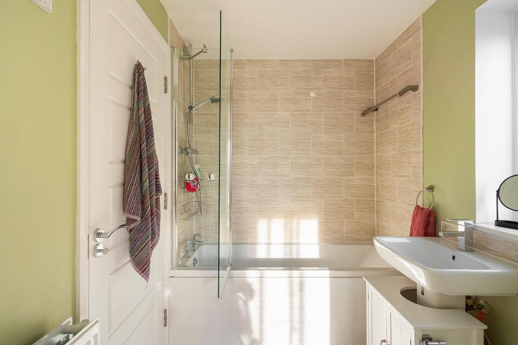 0 M8 RFP - Bathroom B.jpg