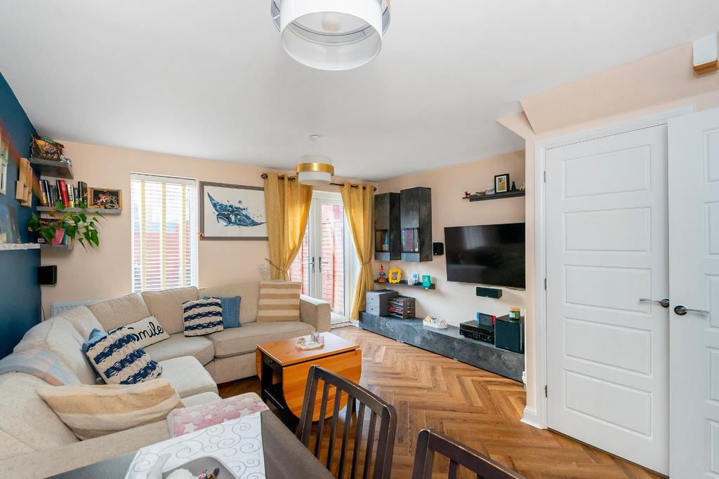 0 M8 RFP - Living Room B.jpg