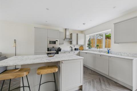 4 bedroom detached house for sale, Davenham Close, Malvern