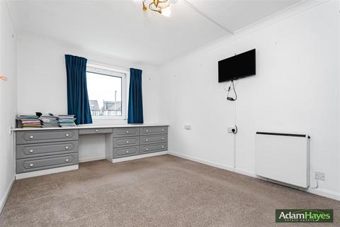2 bedroom retirement property for sale, Farnham Close, London N20