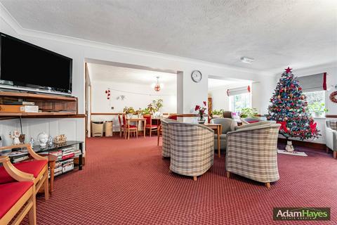 2 bedroom retirement property for sale, Farnham Close, London N20