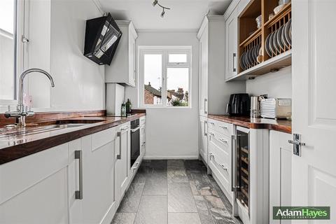 2 bedroom apartment for sale, Lodge Lane, London N12