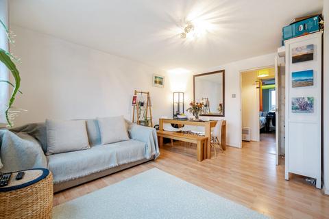 2 bedroom flat for sale, John Silkin Lane, London, SE8