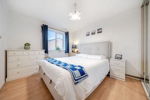 2 bedroom flat for sale, John Silkin Lane, London, SE8
