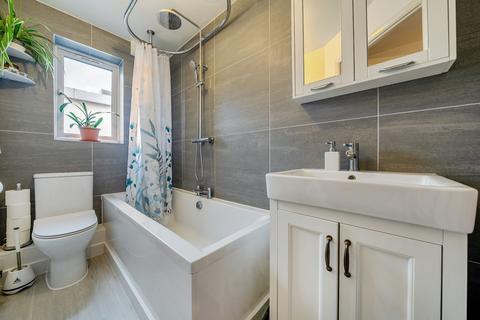 2 bedroom flat for sale, John Silkin Lane, London, SE8