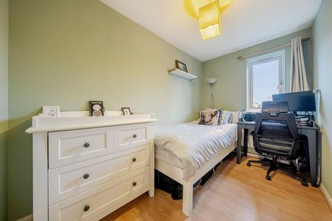 2 bedroom flat for sale, John Silkin Lane, London, SE8