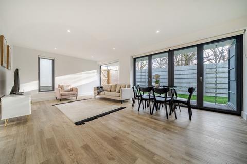 3 bedroom semi-detached house for sale, Rosebud Mews, London, SE16