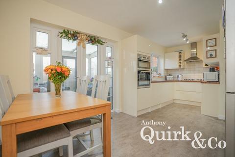 3 bedroom detached house for sale, Harvest Road, Canvey Island, SS8