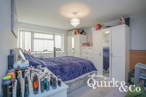 3 bedroom detached house for sale, Harvest Road, Canvey Island, SS8