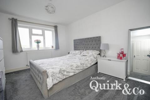 3 bedroom semi-detached house for sale, Wall Road, Canvey Island, SS8