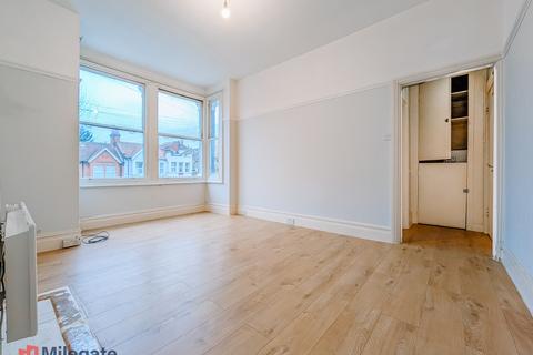 1 bedroom in a house share to rent, Seaforth Road, Westcliff-On-Sea SS0