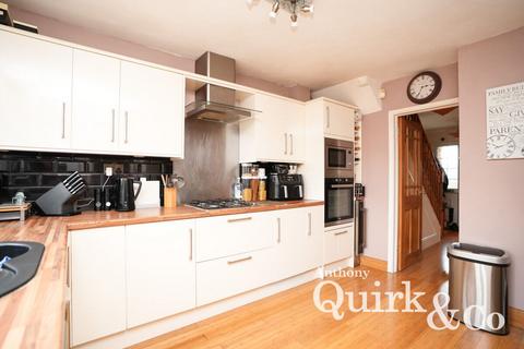 4 bedroom detached house for sale, Lakeside Path, Canvey Island, SS8