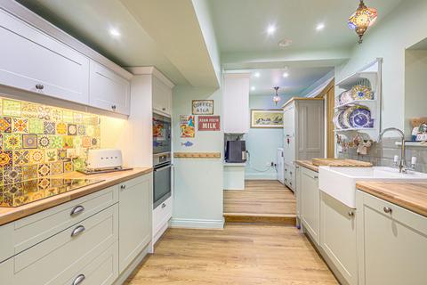 2 bedroom apartment for sale, The Leas, Westcliff-on-sea, SS0