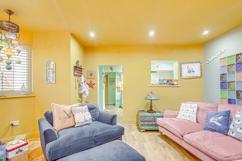 2 bedroom apartment for sale, The Leas, Westcliff-on-sea, SS0