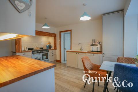 2 bedroom semi-detached house for sale, Gafzelle Drive, Canvey Island, SS8