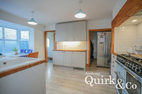 2 bedroom semi-detached house for sale, Gafzelle Drive, Canvey Island, SS8