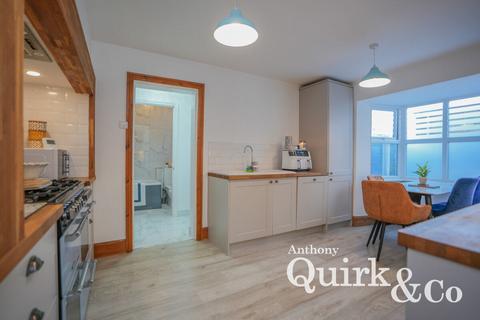 2 bedroom semi-detached house for sale, Gafzelle Drive, Canvey Island, SS8