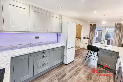 3 bedroom end of terrace house for sale, High Street, Newhall DE11