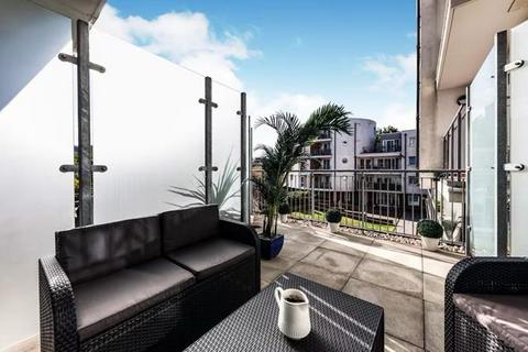 1 bedroom apartment for sale, 66 Lankaster Gardens, London N2