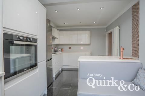 2 bedroom semi-detached bungalow for sale, The Avenue, Canvey Island, SS8