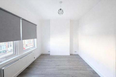 3 bedroom terraced house to rent, Sorrento Road, Sutton