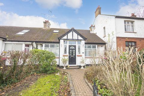 2 bedroom semi-detached house for sale - Manchester Drive, Leigh-on-sea, SS9