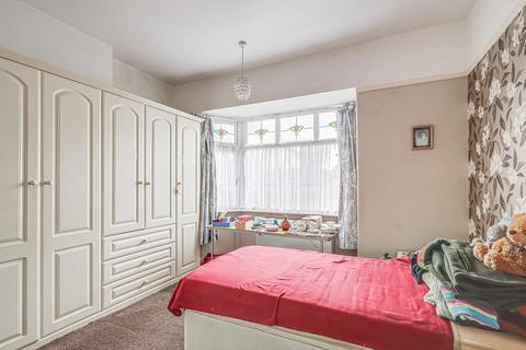2 bedroom semi-detached house for sale, Manchester Drive, Leigh-on-sea, SS9