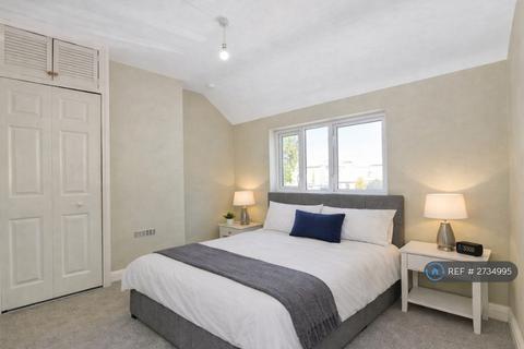 undefined, Costons Avenue, Greenford, UB6