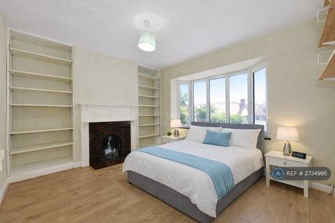 undefined, Costons Avenue, Greenford, UB6