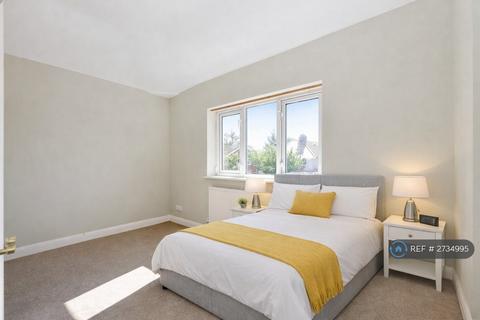 undefined, Costons Avenue, Greenford, UB6