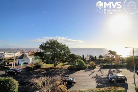 1 bedroom flat for sale, seafront Views, Worcester Court, Marine Parade West, Clacton-on-Sea