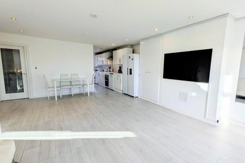 1 bedroom flat for sale, seafront Views, Worcester Court, Marine Parade West, Clacton-on-Sea