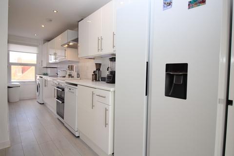 1 bedroom flat for sale, seafront Views, Worcester Court, Marine Parade West, Clacton-on-Sea