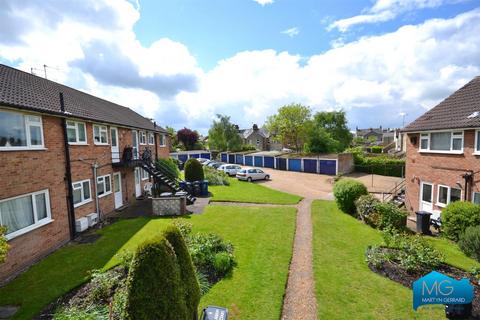 2 bedroom maisonette for sale, St. Albans Road, Barnet, EN5