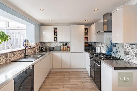 4 bedroom detached house for sale, New Hythe Lane, Larkfield, ME20