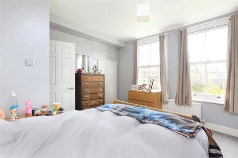 1 bedroom flat to rent, Crockerton Road, London SW17