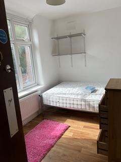 5 bedroom detached house to rent, Lees Hall Crescent, Manchester M14