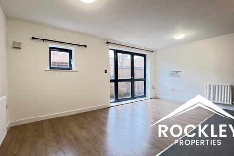 1 bedroom ground floor flat to rent, Parham Drive, Ilford IG2