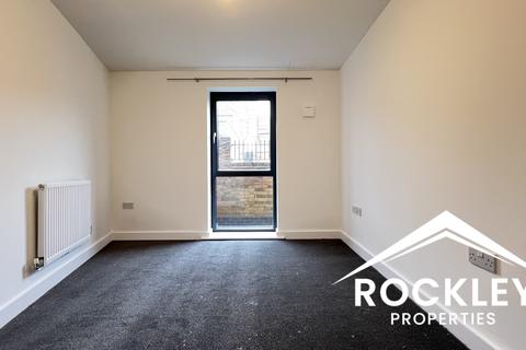 1 bedroom ground floor flat to rent, Parham Drive, Ilford IG2