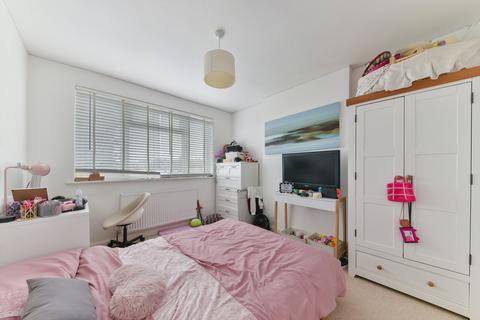 undefined, Shaldon Drive, SM4